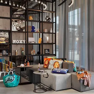 *** Hotel Moxy Expo Suiza